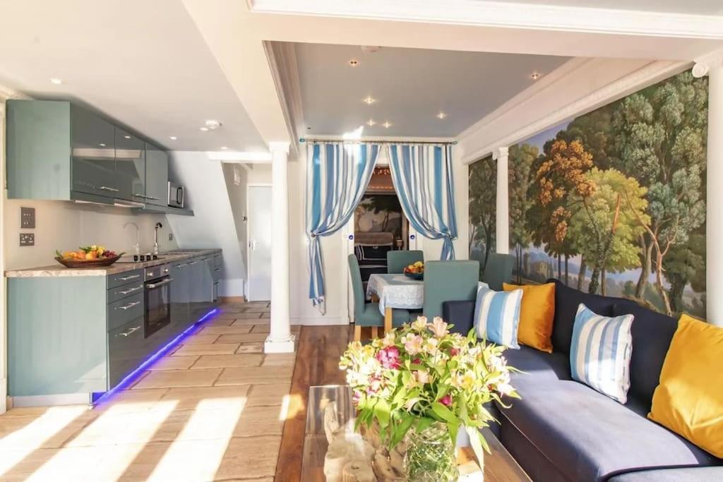 Luxury Property- Neptune's Nest Sandgate